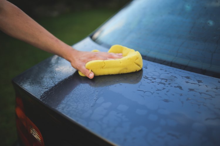 Jak bezpiecznie myć samochód